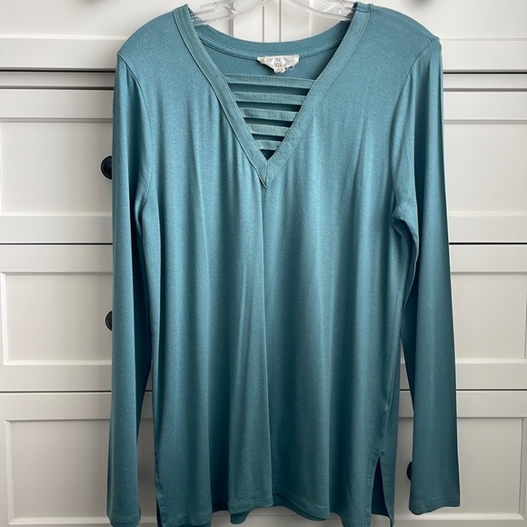 Pink Rose Tops - Pink Rose Women’s Teal Long Sleeved Top with V Neck Detail - Size Large